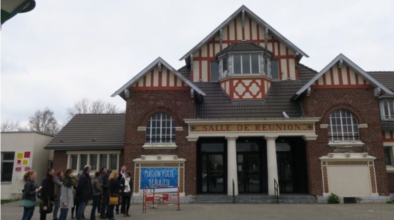 Une image contenant bâtiment, extérieur, ciel, maison Description générée automatiquement