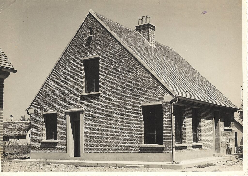 Une image contenant bâtiment, extérieur, maison, vieux

Description générée automatiquement