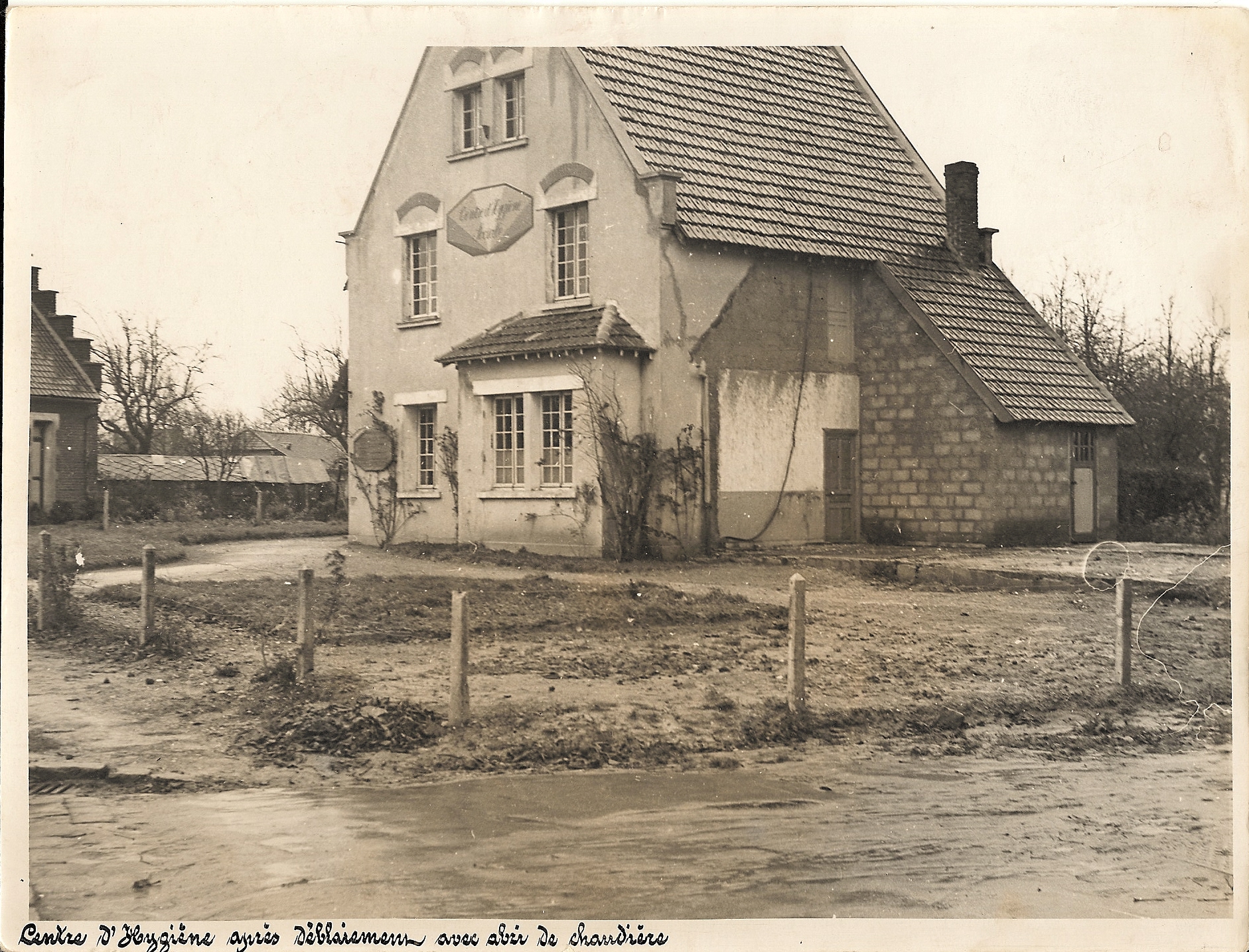 Une image contenant extérieur, terrain, bâtiment, ciel

Description générée automatiquement