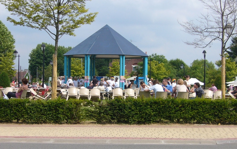 Une après-midi à la fête de quartier vue du stand du Bavard