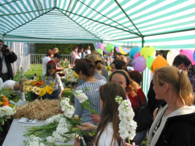 La rénovation en fête et en fleurs