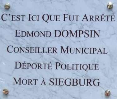 Une image contenant texte, Police, Plaque commémorative, plaque Description générée automatiquement